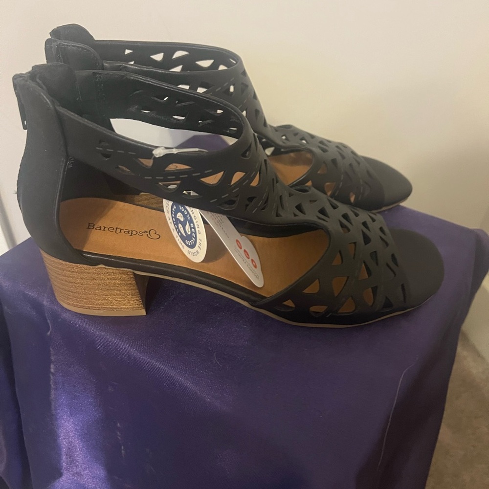 Bear Paw black zipper back sandles 8 1/2